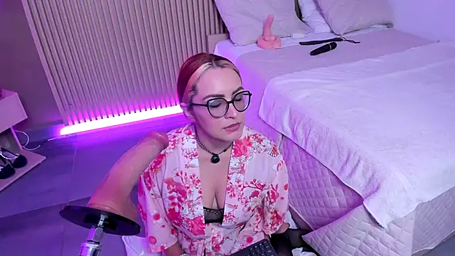 Snapshot of JessyCream chatting on 10.04.25 JessyCream online show from 10.04.25