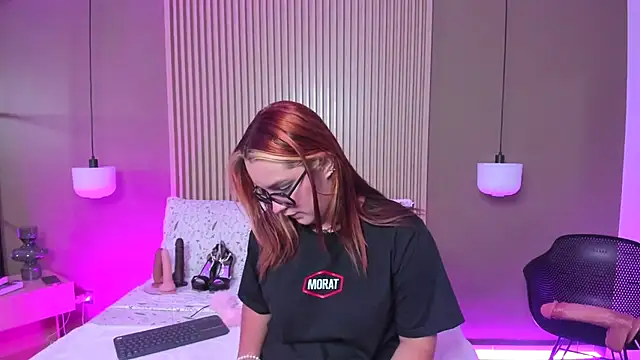 Snapshot of JessyCream chatting on 10.17.25 JessyCream online show from 10.17.25