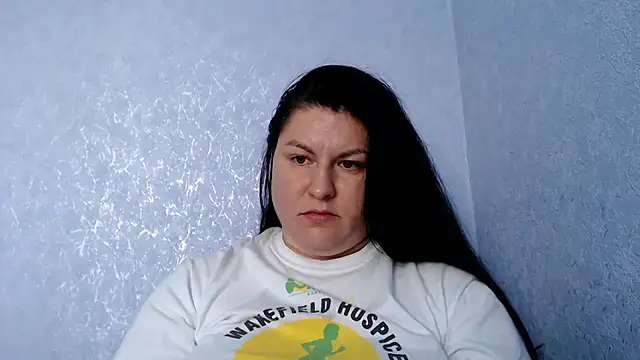 KiraSwee online show from 09.11.25