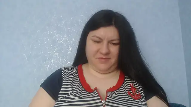 KiraSwee online show from 02.14.26