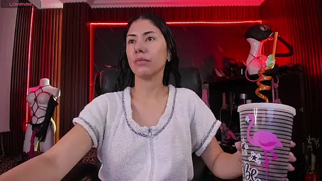 XiaQueen online show from 11.19.25