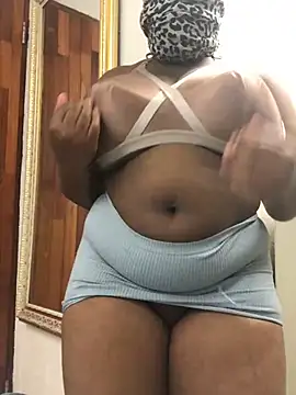 Snapshot of servingBigTitis chatting on 03.03.25 servingBigTitis online show from 03.03.25