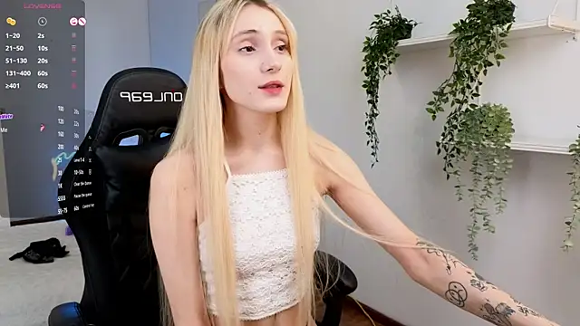 Snapshot of elliefrost chatting on 02.07.25 elliefrost online show from 02.07.25