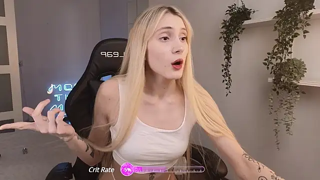 Snapshot of elliefrost chatting on 02.10.25 elliefrost online show from 02.10.25