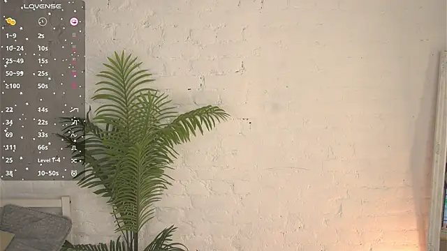 Snapshot of elliefrost chatting on 03.18.25 elliefrost online show from 03.18.25