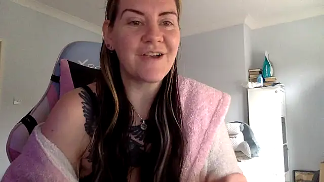 Snapshot of AureliaXOX chatting on 02.16.25 AureliaXOX online show from 02.16.25