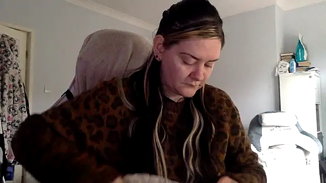 Snapshot of AureliaXOX chatting on 02.22.25 AureliaXOX online show from 02.22.25