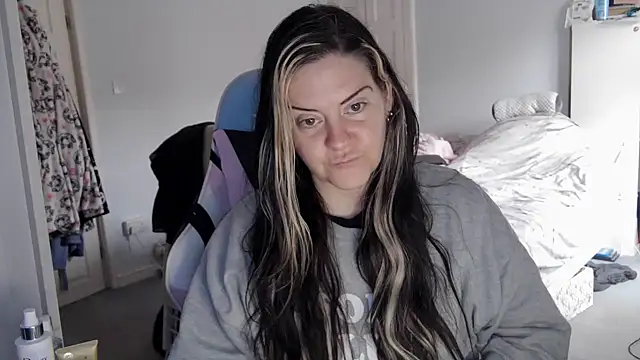 Snapshot of AureliaXOX chatting on 02.28.25 AureliaXOX online show from 02.28.25