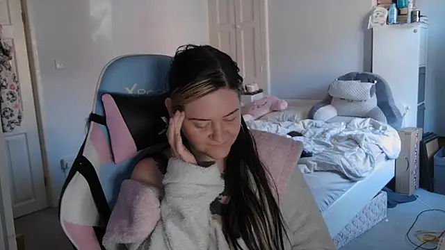 Snapshot of AureliaXOX chatting on 03.06.25 AureliaXOX online show from 03.06.25