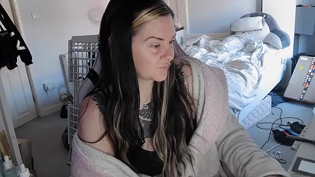 Snapshot of AureliaXOX chatting on 03.08.25 AureliaXOX online show from 03.08.25