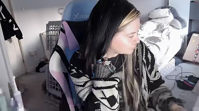 Snapshot of AureliaXOX chatting on 03.08.25 AureliaXOX online show from 03.08.25