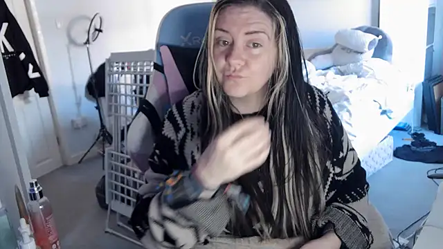 Snapshot of AureliaXOX chatting on 03.13.25 AureliaXOX online show from 03.13.25