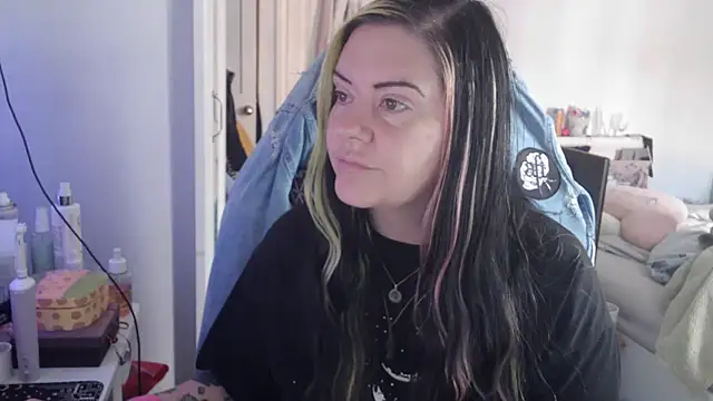 Snapshot of AureliaXOX chatting on 09.11.25 AureliaXOX online show from 09.11.25