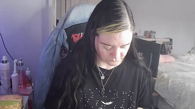 Snapshot of AureliaXOX chatting on 09.17.25 AureliaXOX online show from 09.17.25