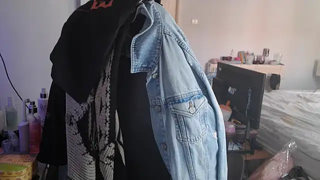 Snapshot of AureliaXOX chatting on 09.24.25 AureliaXOX online show from 09.24.25