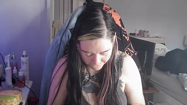 Snapshot of AureliaXOX chatting on 09.26.25 AureliaXOX online show from 09.26.25