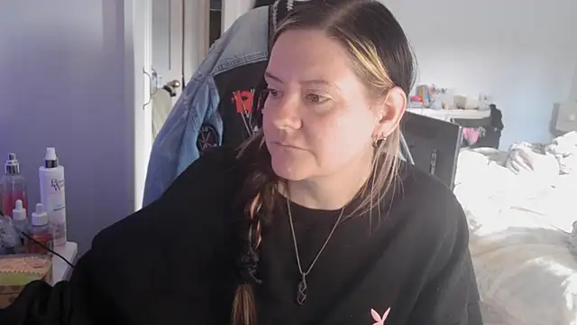 Snapshot of AureliaXOX chatting on 09.30.25 AureliaXOX online show from 09.30.25