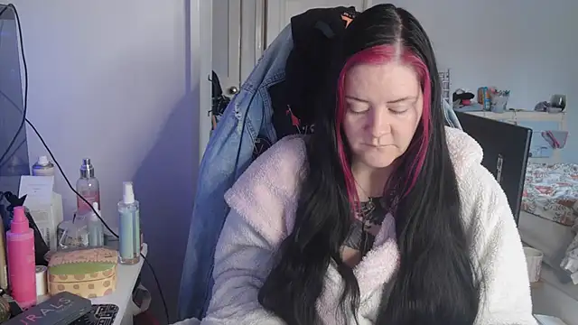 Snapshot of AureliaXOX chatting on 10.18.25 AureliaXOX online show from 10.18.25