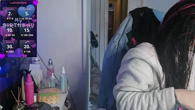 Snapshot of AureliaXOX chatting on 10.22.25 AureliaXOX online show from 10.22.25