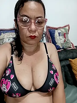 Snapshot of thefuckingowneroftits chatting on 11.30.25 thefuckingowneroftits online show from 11.30.25