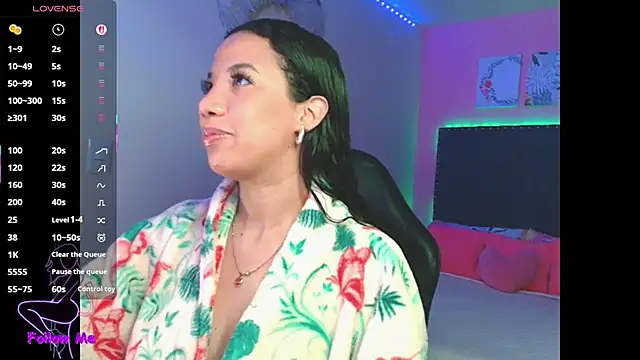 Snapshot of SallyWhitee chatting on 12.20.25 SallyWhitee online show from 12.20.25