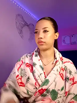 SallyWhitee online show from 05.23.26