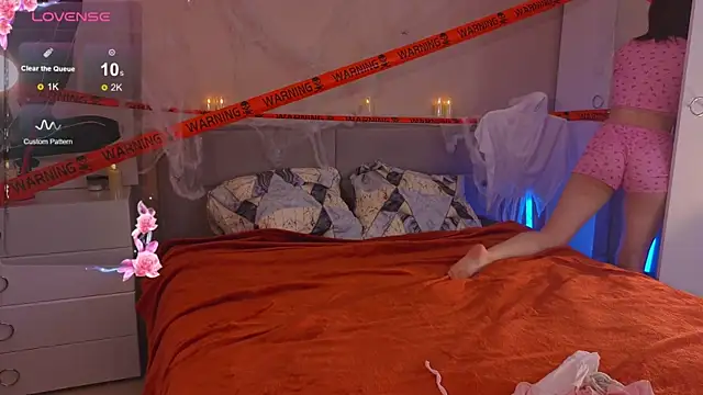 Snapshot of Mia_Luw chatting on 10.24.25 Mia Luw online show from 10.24.25