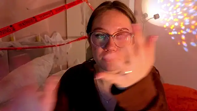 Snapshot of Mia_Luw chatting on 11.02.25 Mia Luw online show from 11.02.25