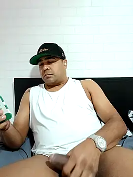 Snapshot of xhoco14 chatting on 02.25.25 xhoco14 online show from 02.25.25