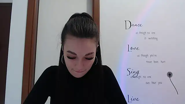 Snapshot of Eva_Eldis chatting on 03.22.25 Eva Eldis online show from 03.22.25