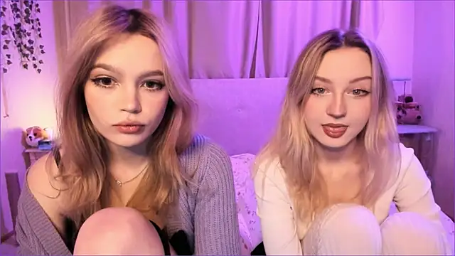 Snapshot of margorazentals chatting on 12.22.25 margorazentals online show from 12.22.25