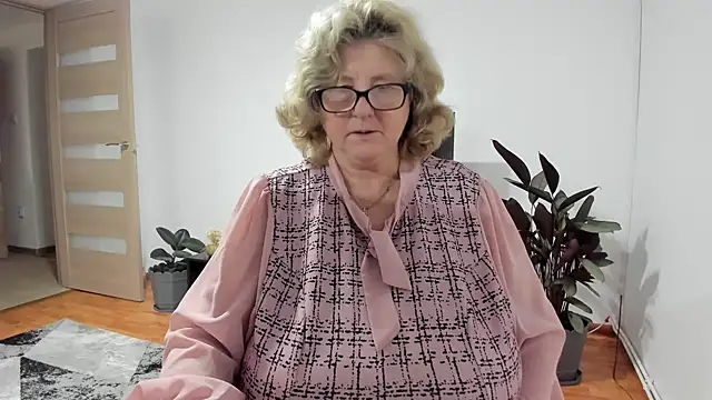 NoraJohnson6 online show from 11.12.25