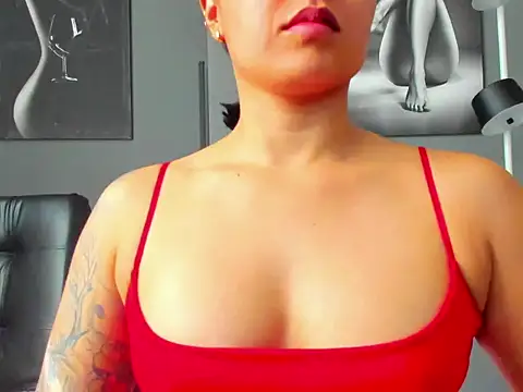 Snapshot of karlyjons12 chatting on 10.30.25 karlyjons12 online show from 10.30.25