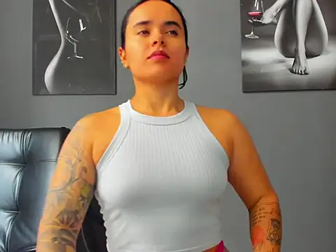 Snapshot of karlyjons12 chatting on 12.16.25 karlyjons12 online show from 12.16.25