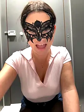 Snapshot of Loveblackzilla chatting on 11.14.25 Loveblackzilla online show from 11.14.25