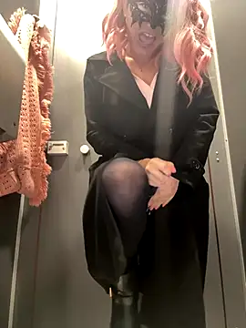 Snapshot of Loveblackzilla chatting on 11.25.25 Loveblackzilla online show from 11.25.25