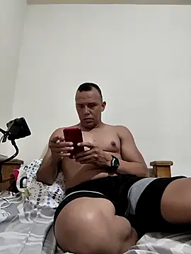 Snapshot of comando24 chatting on 10.13.25 comando24 online show from 10.13.25