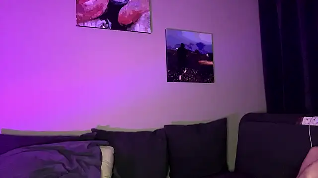 Snapshot of Tw1nFlame chatting on 03.11.25 Tw1nFlame online show from 03.11.25