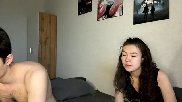 Snapshot of Tw1nFlame chatting on 11.18.25 Tw1nFlame online show from 11.18.25