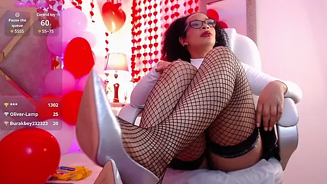 Cintiia Holmes online show from 02.15.25