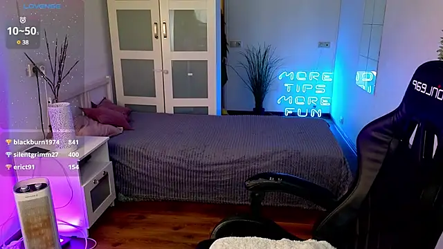 Snapshot of Katy_diamond_ chatting on 03.19.25 Katy diamond online show from 03.19.25