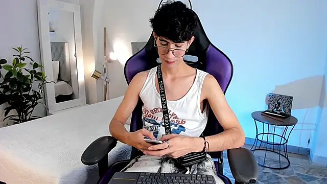 NovaaWheler online show from 02.15.25