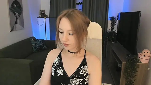 Snapshot of DariaTate chatting on 06.19.26 DariaTate online show from 06.19.26