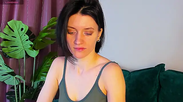 Snapshot of roxy_riot_ chatting on 02.06.25 roxy riot online show from 02.06.25