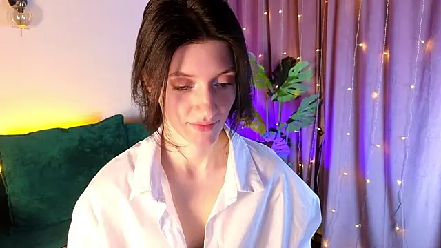 Snapshot of roxy_riot_ chatting on 02.14.25 roxy riot online show from 02.14.25