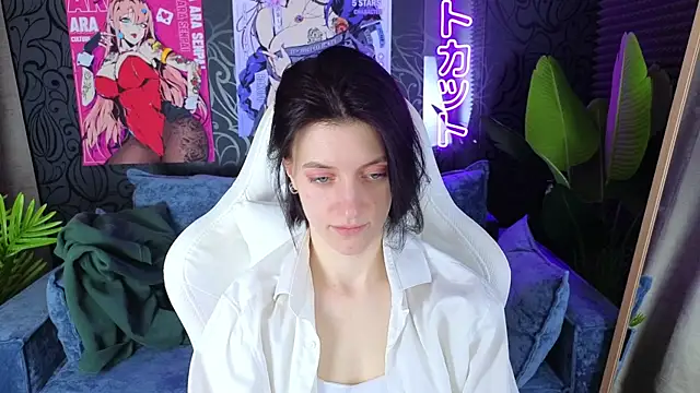 Snapshot of roxy_riot_ chatting on 02.20.25 roxy riot online show from 02.20.25