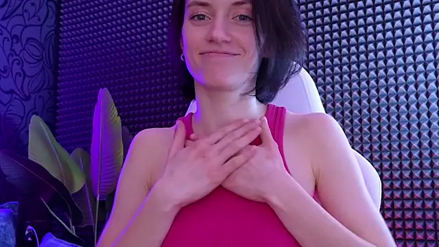 Snapshot of roxy_riot_ chatting on 02.28.25 roxy riot online show from 02.28.25