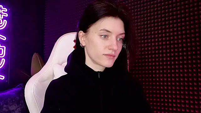 Snapshot of roxy_riot_ chatting on 03.08.25 roxy riot online show from 03.08.25