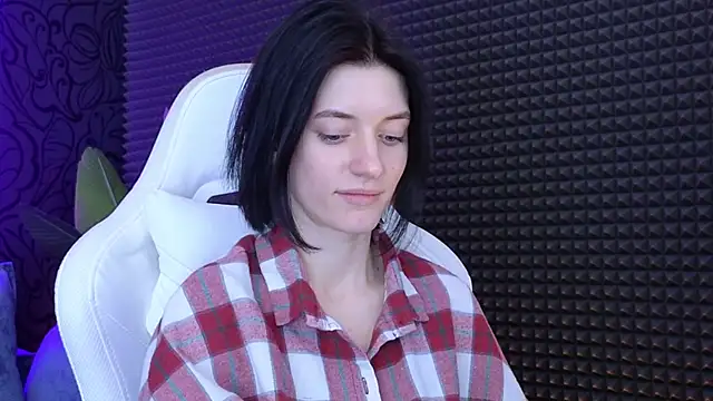 Snapshot of roxy_riot_ chatting on 03.15.25 roxy riot online show from 03.15.25