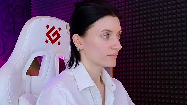 Snapshot of roxy_riot_ chatting on 03.16.25 roxy riot online show from 03.16.25